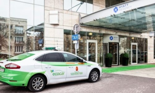 Goście hotelu Hyatt Regency Warsaw pojadą taksówkami EcoCar
