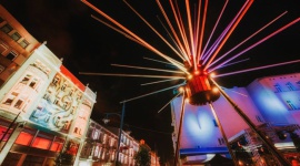 LMF Last Minute. Co musisz zobaczyć w ostatni dzień festiwalu światła BIZNES, Kultura - Od dwóch dni cała Łódź żyje największym w Polsce Festiwalem Światła. W niedzielę ostatni dzień festiwalowy, by móc zatracić się w świetle i muzyce. Przygotowaliśmy zestawienie najważniejszych atrakcji.